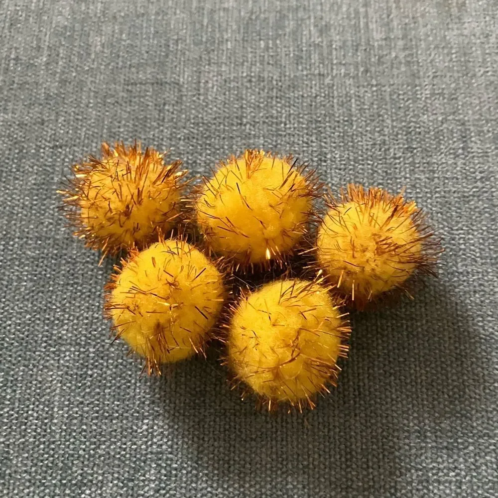 5 Yellow Cat Pompom Sparkle Ball Toys